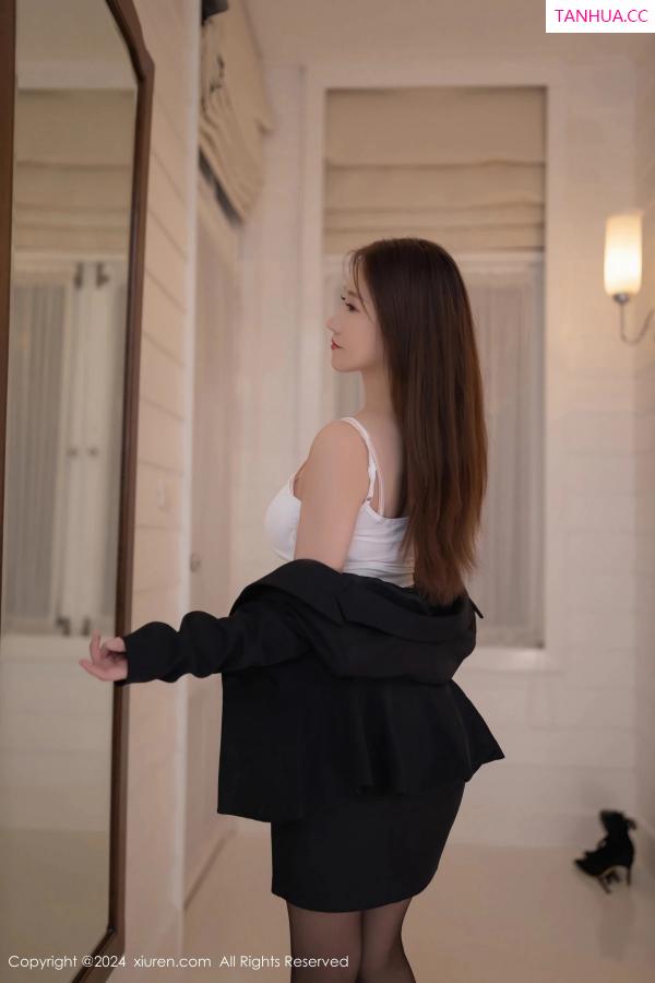   [XiuRen]高清写真图 2024.02.28 No.8151 杏子Yada 美腿黑丝第16张图片